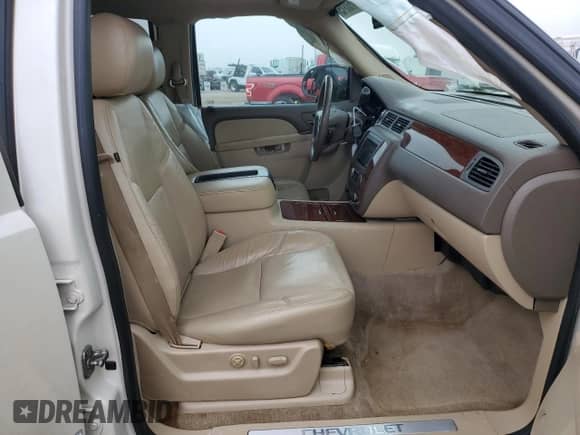 2012 Chevrolet Suburban LTZ z VIN 1GNSCKE02CR199645, wystawiony jako Copart lot #47209145 z przebiegiem 128 454 mil mil oraz Szkoda całkowita • Salvage title. Historia ofert i sprzedaży dostępna na DreamBid. Obrazek 7.