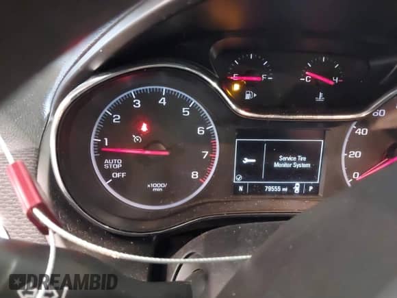 2019 Chevrolet Cruze z VIN 1G1BJ5SM0K7105966, wystawiony jako IAAI lot #40857450 z przebiegiem 79 555 mil mil oraz . Historia ofert i sprzedaży dostępna na DreamBid. Obrazek 7.