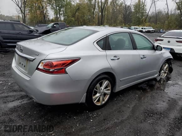 2015 Nissan Altima SV с VIN 1N4AL3APXFC198088, выставлен на аукционе Copart как лот 85904345 с пробегом 161 262 миль миль и Списание • Salvage title. История ставок и продаж доступна на DreamBid. Изображение 3.