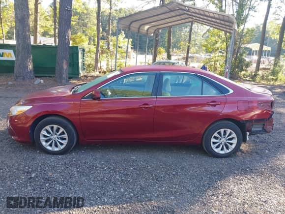 2015 Toyota Camry SE z VIN 4T1BF1FK8FU902401, wystawiony jako IAAI lot #43374452 z przebiegiem 103 323 mil mil oraz . Historia ofert i sprzedaży dostępna na DreamBid. Obrazek 15.