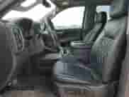 2021 Chevrolet Silverado 1500 RST z VIN 3GCUYEEL5MG170088, wystawiony jako Copart lot #68691764 z przebiegiem 127 418 mil mil oraz Szkoda całkowita • Salvage title. Historia ofert i sprzedaży dostępna na DreamBid. Obrazek 7.