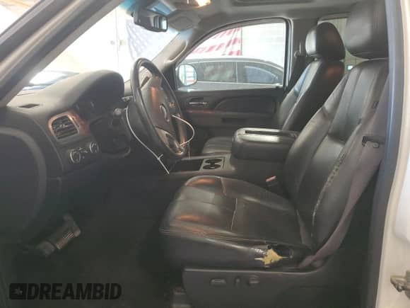 2011 GMC Sierra 1500 SLT z VIN 3GTP2WE37BG150961, wystawiony jako Copart lot #84875285 z przebiegiem 290 890 mil mil oraz Czysty tytuł • Clean title. Historia ofert i sprzedaży dostępna na DreamBid. Obrazek 7.