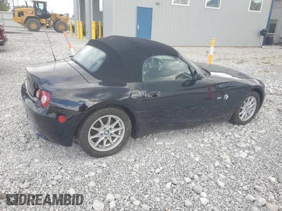 2005 BMW Z4 2.5i with VIN 4USBT33575LR71389, listed as a Copart auction lot 69922235 with 68,302 mi miles and Salvage title. Bid and sale history available at DreamBid. Image 3.