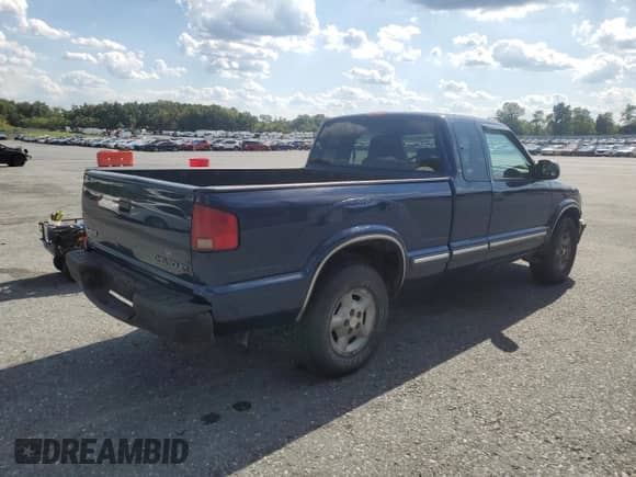 2002 Chevrolet S-10 LS z VIN 1GCDT19WX28174488, wystawiony jako Copart lot #71687235 z przebiegiem 131 363 mil mil oraz Czysty tytuł • Clean title. Historia ofert i sprzedaży dostępna na DreamBid. Obrazek 3.