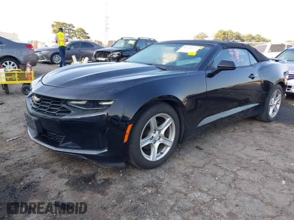 2019 Chevrolet Camaro 1LT z VIN 1G1FB3DS7K0116843, wystawiony jako IAAI lot #43158590 z przebiegiem 135 841 mil mil oraz . Historia ofert i sprzedaży dostępna na DreamBid. Obrazek 2.