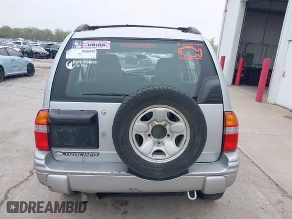 2001 Chevrolet Tracker LT with VIN 2CNBJ634916959876, listed as a IAAI auction lot 42166992 with 97,878 mi miles and . Bid and sale history available at DreamBid. Image 17.