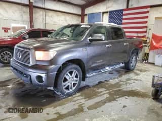2013 Toyota Tundra Limited z VIN 5TFHY5F19DX303784, wystawiony jako Copart lot #44766445 z przebiegiem 211 838 mil mil oraz Szkoda całkowita • Salvage title. Historia ofert i sprzedaży dostępna na DreamBid. Obrazek 1.