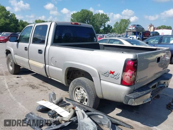 2004 Chevrolet Silverado 2500 LS с VIN 1GCGK23U64F178582, выставлен на аукционе IAAI как лот 42740464 с пробегом Не указан миль и . История ставок и продаж доступна на DreamBid. Изображение 3.