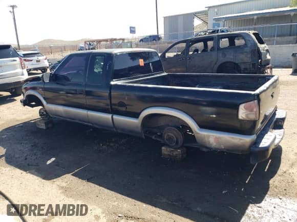 2000 Chevrolet S-10 LS z VIN 1GCCS1952YK222289, wystawiony jako Copart lot #58384715 z przebiegiem Nie podano mil oraz Nie do naprawy • Non repairable. Historia ofert i sprzedaży dostępna na DreamBid. Obrazek 2.