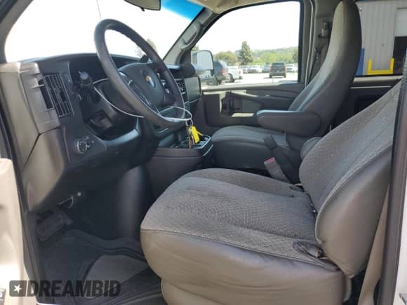 2015 Chevrolet Express Passenger LT with VIN 1GAZG1FG7F1115655, listed as a Copart auction lot 52825575 with 168,167 mi miles and Clean title. Bid and sale history available at DreamBid. Image 7.