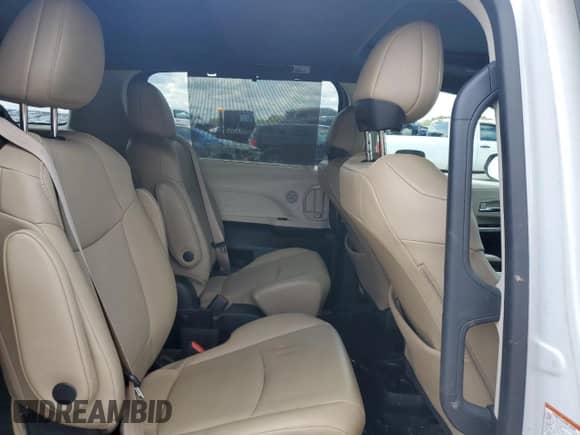 2021 Toyota Sienna XLE z VIN 5TDJRKEC1MS007972, wystawiony jako Copart lot #69095275 z przebiegiem 60 757 mil mil oraz Czysty tytuł • Clean title. Historia ofert i sprzedaży dostępna na DreamBid. Obrazek 11.