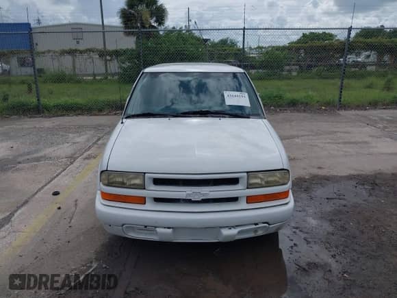 2000 Chevrolet S-10 LS with VIN 1GCCS1947Y8113007, listed as a IAAI auction lot 42644193 with 201,751 mi miles and . Bid and sale history available at DreamBid. Image 6.