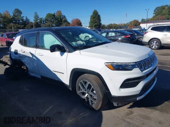 2025 Jeep Compass Limited z VIN 3C4NJDCN7ST594027, wystawiony jako IAAI lot #43492414 z przebiegiem 14 694 mil mil oraz . Historia ofert i sprzedaży dostępna na DreamBid. Obrazek 13.