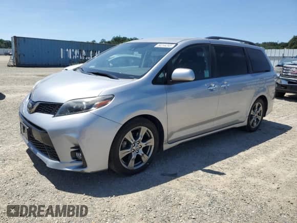 2018 Toyota Sienna SE z VIN 5TDXZ3DC7JS952681, wystawiony jako Copart lot #58244245 z przebiegiem 89 313 mil mil oraz Szkoda całkowita • Salvage title. Historia ofert i sprzedaży dostępna na DreamBid. Obrazek 1.