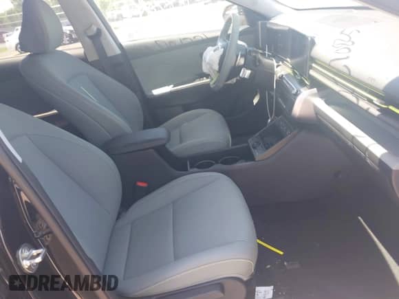 2024 Hyundai Kona Limited z VIN KM8HE3A68RU010317, wystawiony jako IAAI lot #42270825 z przebiegiem 5 702 mil mil oraz . Historia ofert i sprzedaży dostępna na DreamBid. Obrazek 5.