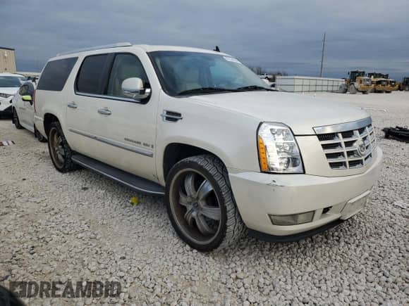 2008 Cadillac Escalade with VIN 1GYFC66848R214671, listed as a Copart auction lot 87224304 with 218,939 mi miles and Clean title. Bid and sale history available at DreamBid. Image 4.