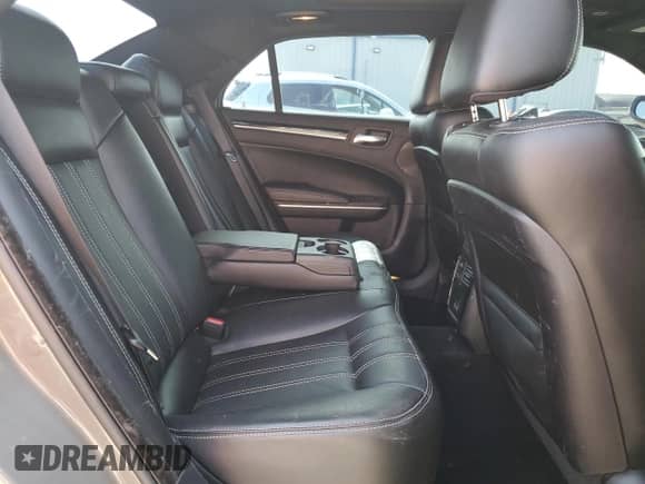 2019 Chrysler 300 S с VIN 2C3CCABG2KH686078, выставлен на аукционе Copart как лот 59743465 с пробегом 47 123 миль миль и Списание • Salvage title. История ставок и продаж доступна на DreamBid. Изображение 10.