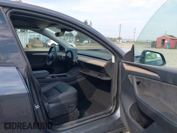 2023 Tesla Model Y Long Range z VIN 7SAYGDEE5PA208753, wystawiony jako IAAI lot #43211154 z przebiegiem 40 499 mil mil oraz . Historia ofert i sprzedaży dostępna na DreamBid. Obrazek 5.