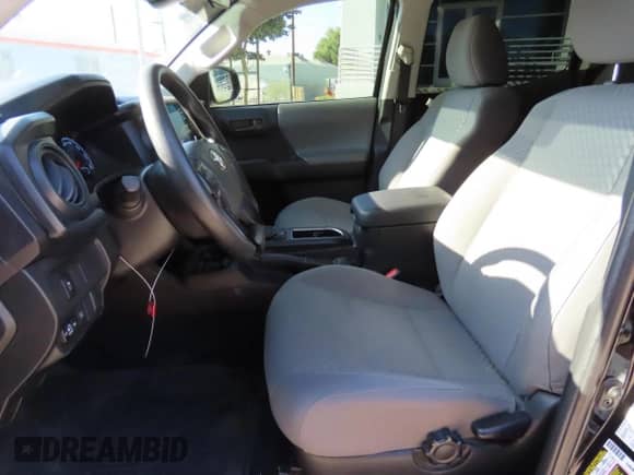 2023 Toyota Tacoma SR z VIN 3TYCZ5AN2PT134806, wystawiony jako Copart lot #85576265 z przebiegiem 26 635 mil mil oraz Czysty tytuł • Clean title. Historia ofert i sprzedaży dostępna na DreamBid. Obrazek 9.