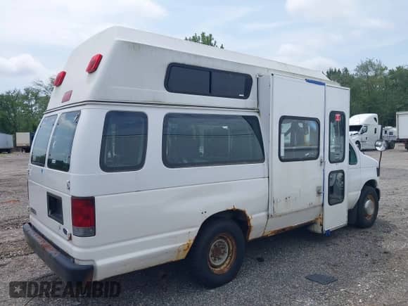 2006 Ford Econoline Cargo with VIN 1FTSS34L06DB34758, listed as a IAAI auction lot 42610913 with 108,041 mi miles and . Bid and sale history available at DreamBid. Image 14.