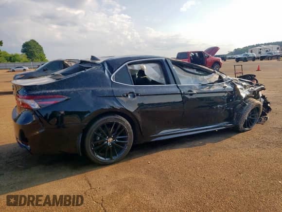 2022 Toyota Camry Hybrid XSE z VIN 4T1K31AK8NU570927, wystawiony jako Copart lot #68264105 z przebiegiem 53 713 mil mil oraz Szkoda całkowita • Salvage title. Historia ofert i sprzedaży dostępna na DreamBid. Obrazek 3.