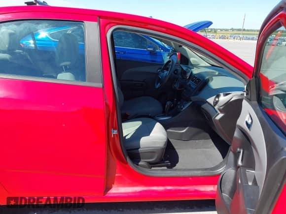 2014 Chevrolet Sonic LS с VIN 1G1JA5SH0E4107558, выставлен на аукционе IAAI как лот 43027825 с пробегом 67 205 миль миль и . История ставок и продаж доступна на DreamBid. Изображение 5.