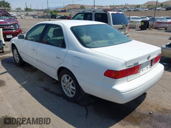 2001 Toyota Camry LE z VIN 4T1BF28K31U970889, wystawiony jako IAAI lot #42973204 z przebiegiem 187 815 mil mil oraz . Historia ofert i sprzedaży dostępna na DreamBid. Obrazek 3.