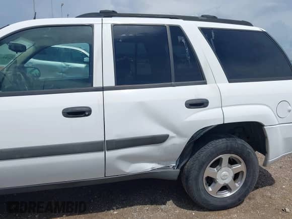 2005 Chevrolet TrailBlazer LT с VIN 1GNDS13S152110458, выставлен на аукционе IAAI как лот 42704265 с пробегом 199 410 миль миль и . История ставок и продаж доступна на DreamBid. Изображение 6.