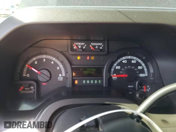 2013 Ford Econoline Cargo Commercial z VIN 1FTNE1EW8DDB19505, wystawiony jako Copart lot #61860735 z przebiegiem 300 941 mil mil oraz Czysty tytuł • Clean title. Historia ofert i sprzedaży dostępna na DreamBid. Obrazek 9.