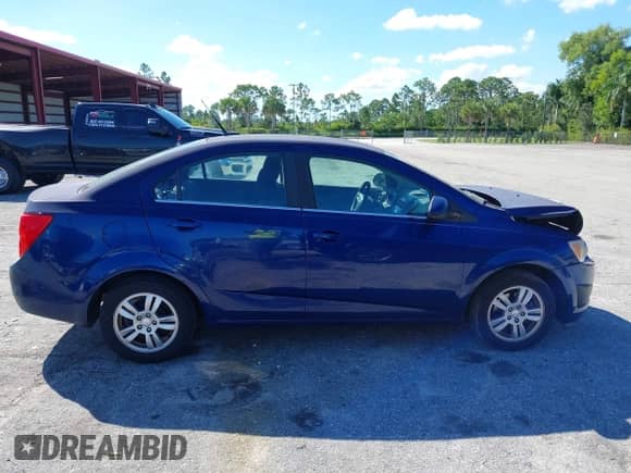 2013 Chevrolet Sonic LT с VIN 1G1JD5SH5D4189891, выставлен на аукционе IAAI как лот 43441425 с пробегом 140 065 миль миль и . История ставок и продаж доступна на DreamBid. Изображение 13.