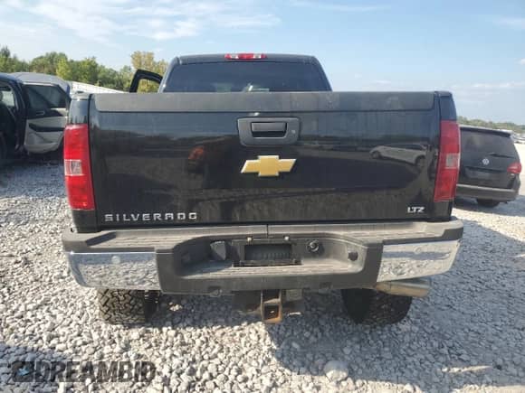 2011 Chevrolet Silverado 2500HD LTZ z VIN 1GC1KYC87BF132283, wystawiony jako Copart lot #72051445 z przebiegiem 207 897 mil mil oraz Czysty tytuł • Clean title. Historia ofert i sprzedaży dostępna na DreamBid. Obrazek 6.