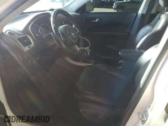 2018 Jeep Compass Latitude z VIN 3C4NJCBB2JT265560, wystawiony jako Copart lot #86600075 z przebiegiem 135 347 mil mil oraz Czysty tytuł • Clean title. Historia ofert i sprzedaży dostępna na DreamBid. Obrazek 7.