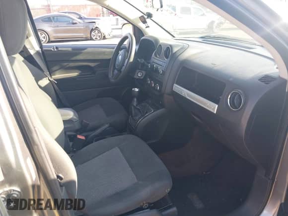 2014 Jeep Compass Sport with VIN 1C4NJCBA0ED552978, listed as a IAAI auction lot 43243438 with 162,597 mi miles and . Bid and sale history available at DreamBid. Image 5.