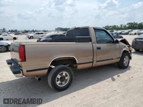 1997 Chevrolet Silverado 1500 z VIN 1GCEC14W6VZ253733, wystawiony jako Copart lot #66991994 z przebiegiem 261 797 mil mil oraz Szkoda całkowita • Salvage title. Historia ofert i sprzedaży dostępna na DreamBid. Obrazek 3.