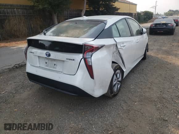 2018 Toyota Prius Two с VIN JTDKBRFU2J3067233, выставлен на аукционе Copart как лот 54717571 с пробегом Не указан миль и Списание • Salvage title. История ставок и продаж доступна на DreamBid. Изображение 4.