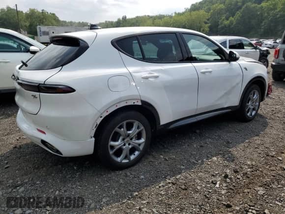 2024 Dodge Hornet R/T z VIN ZACPDFCW8R3A30724, wystawiony jako Copart lot #68258075 z przebiegiem 28 190 mil mil oraz Szkoda całkowita • Salvage title. Historia ofert i sprzedaży dostępna na DreamBid. Obrazek 3.