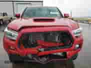 2022 Toyota Tacoma SR z VIN 3TYSZ5AN7NT097311, wystawiony jako Copart lot #58397415 z przebiegiem 64 409 mil mil oraz Szkoda całkowita • Salvage title. Historia ofert i sprzedaży dostępna na DreamBid. Obrazek 5.