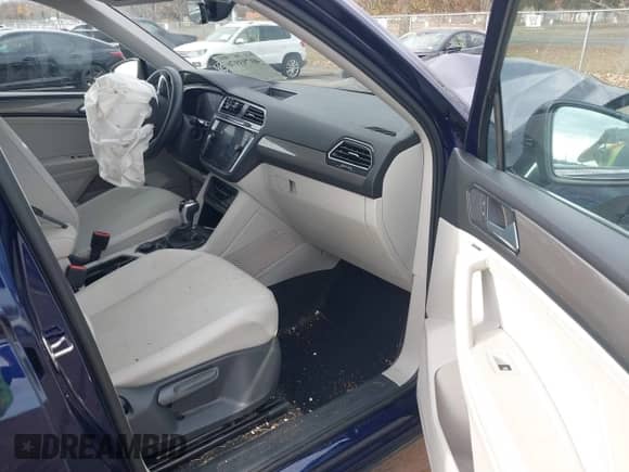 2023 Volkswagen Tiguan SE with VIN 3VVMB7AX3PM006867, listed as a IAAI auction lot 40793976 with 29,648 mi miles and . Bid and sale history available at DreamBid. Image 5.