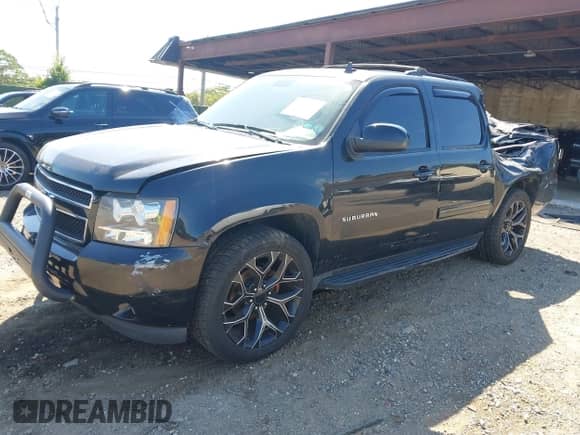 2013 Chevrolet Suburban LT z VIN 1GNSKJE78DR167388, wystawiony jako IAAI lot #43192168 z przebiegiem 84 463 mil mil oraz . Historia ofert i sprzedaży dostępna na DreamBid. Obrazek 2.