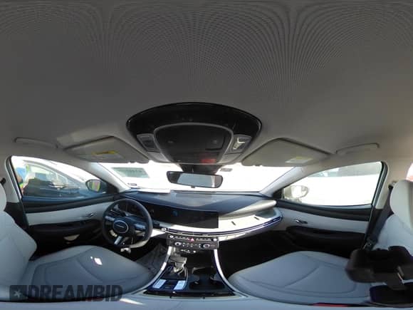 2025 Hyundai Tucson z VIN 3KMJA3DE1SE007586, wystawiony jako IAAI lot #43464680 z przebiegiem 7 079 mil mil oraz . Historia ofert i sprzedaży dostępna na DreamBid. Obrazek 18.