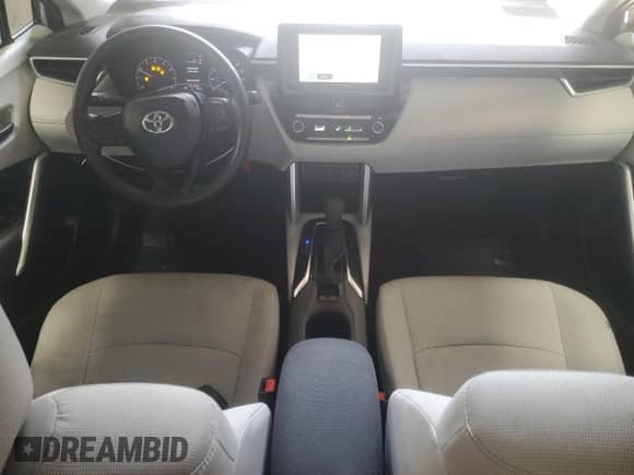 2024 Toyota Corolla Cross L with VIN 7MUAAABGXRV092414, listed as a Copart auction lot 84943015 with 9,698 mi miles and Salvage title. Bid and sale history available at DreamBid. Image 8.