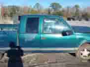 1996 GMC Sierra 1500 z VIN 2GTEC19R9T1541142, wystawiony jako IAAI lot #41375900 z przebiegiem 292 893 mil mil oraz . Historia ofert i sprzedaży dostępna na DreamBid. Obrazek 13.