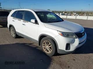 2014 Kia Sorento LX с VIN 5XYKT3A68EG486546, выставлен на аукционе IAAI как лот 43469207 с пробегом 277 392 миль миль и . История ставок и продаж доступна на DreamBid. Изображение 1.