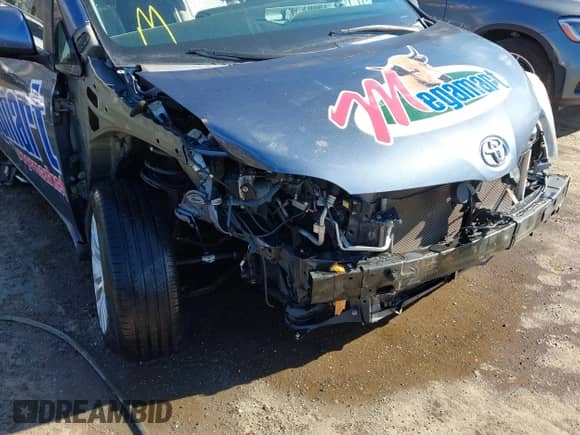 2017 Toyota Sienna XLE Auto Access Seat z VIN 5TDYZ3DCXHS792973, wystawiony jako IAAI lot #41586449 z przebiegiem 113 125 mil mil oraz . Historia ofert i sprzedaży dostępna na DreamBid. Obrazek 6.