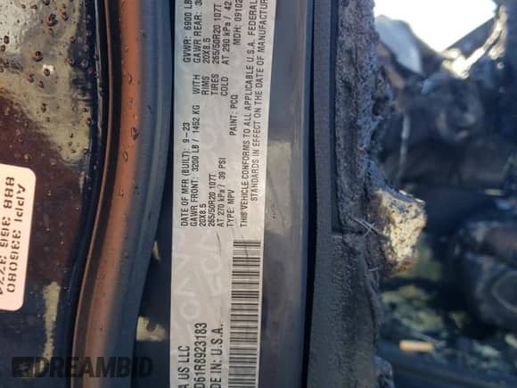 2024 Jeep Grand Cherokee Overland z VIN 1C4RJYD61R8923183, wystawiony jako Copart lot #42760905 z przebiegiem Nie podano mil oraz Szkoda całkowita • Salvage title. Historia ofert i sprzedaży dostępna na DreamBid. Obrazek 13.