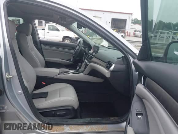 2019 Honda Accord EX-L с VIN 1HGCV1F54KA130840, выставлен на аукционе IAAI как лот 42938203 с пробегом 30 893 миль миль и . История ставок и продаж доступна на DreamBid. Изображение 5.