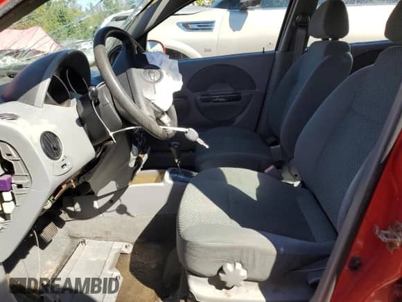 2004 Chevrolet Aveo LS с VIN KL1TJ62644B171592, выставлен на аукционе Copart как лот 80533565 с пробегом 88 860 миль миль и Списание • Salvage title. История ставок и продаж доступна на DreamBid. Изображение 7.