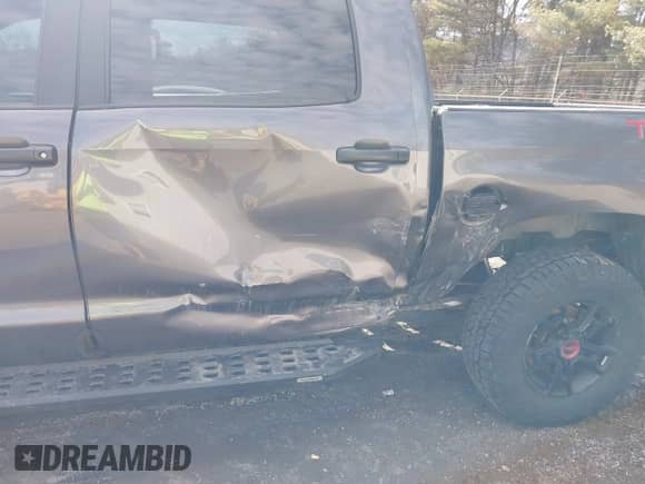 2021 Toyota Tundra SR5 z VIN 5TFDY5F19MX015729, wystawiony jako IAAI lot #41694978 z przebiegiem 72 283 mil mil oraz . Historia ofert i sprzedaży dostępna na DreamBid. Obrazek 6.