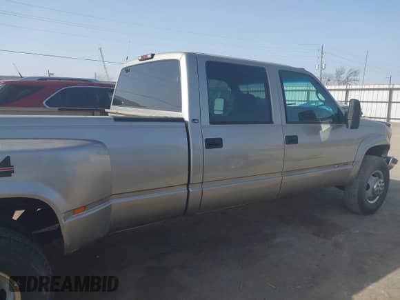 2000 Chevrolet Silverado 3500 с VIN 1GCHK33J0YF437640, выставлен на аукционе IAAI как лот 41796214 с пробегом 139 411 миль миль и . История ставок и продаж доступна на DreamBid. Изображение 13.