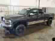 2004 GMC Sierra 1500 SLT z VIN 1GTEK19T84E196717, wystawiony jako Copart lot #71319585 z przebiegiem 241 913 mil mil oraz Czysty tytuł • Clean title. Historia ofert i sprzedaży dostępna na DreamBid. Obrazek 1.